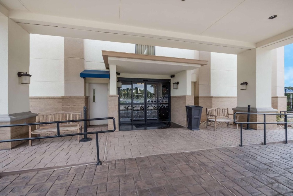 Hampton Inn By Hilton Marshall Main image