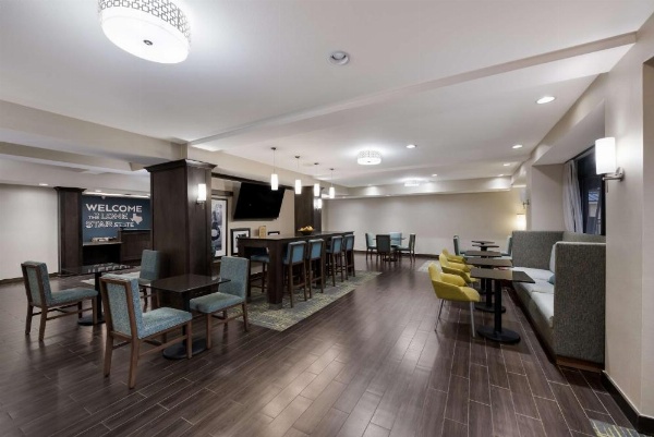 Hampton Inn By Hilton Marshall image 11