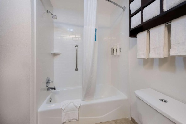 Hampton Inn By Hilton Marshall image 29